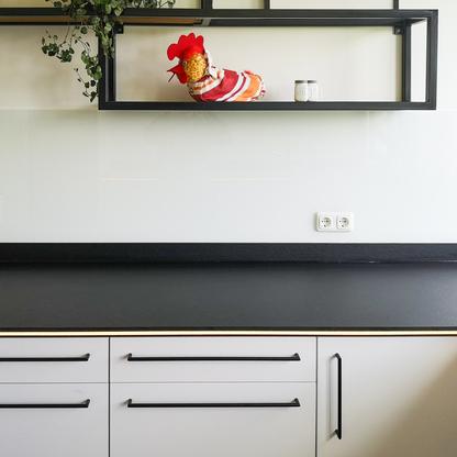 Küchenzeile nach Maß mit Arbeitsfläche in anthrazit