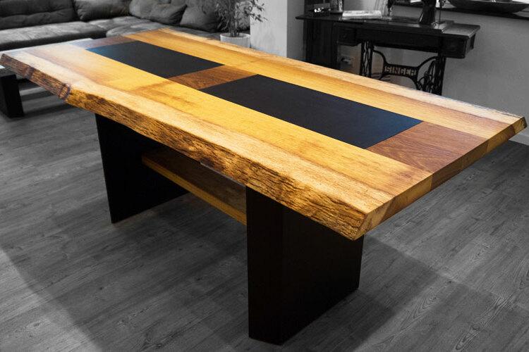 Echtholztisch Brauner Holztisch nach Maß mit schwarzen Metallbeinen