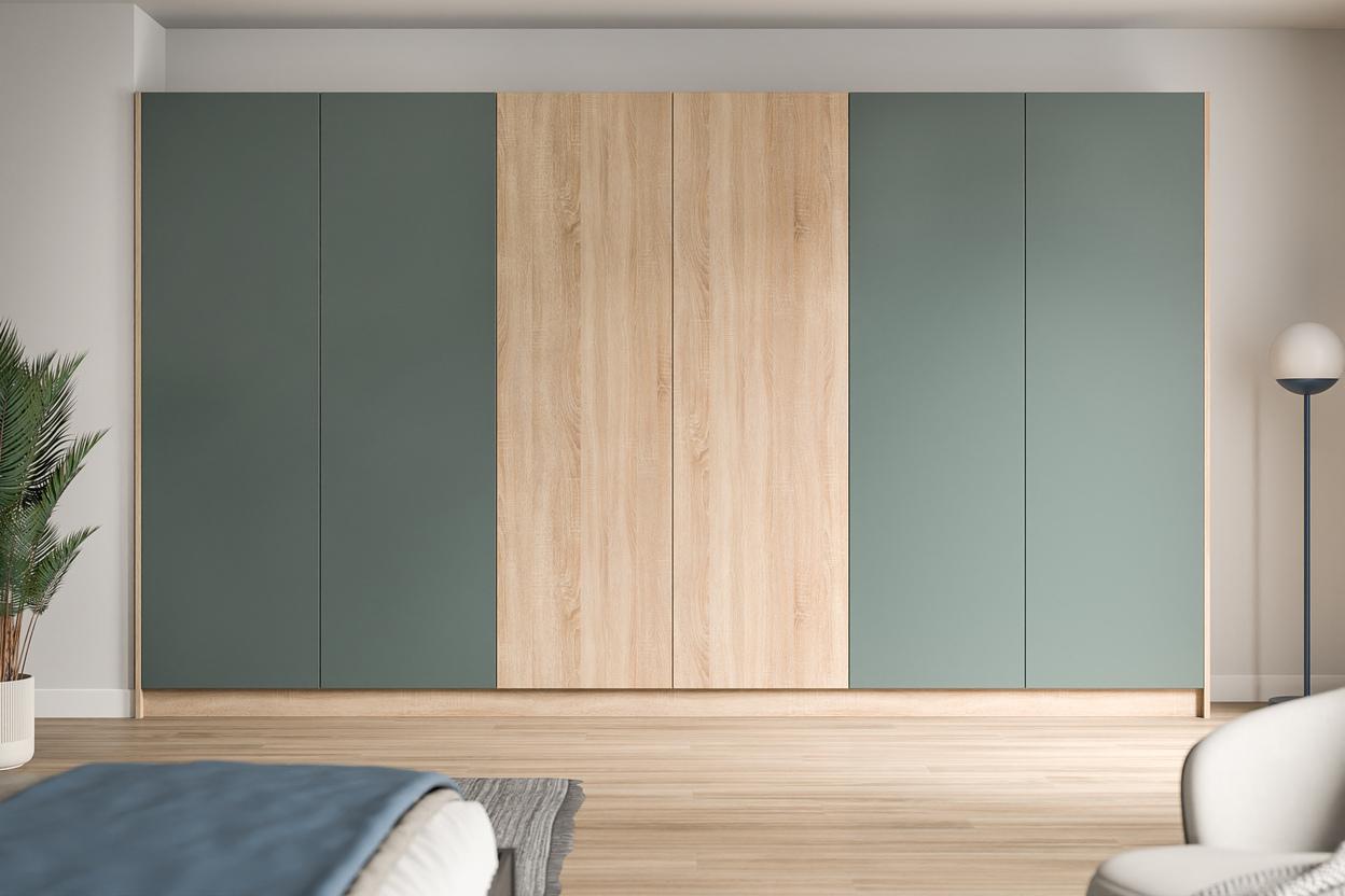 Schrank nach Maß mit Zentrum aus hellem Holz und dunkelgrünen Türen Maßgefertigter Schrank mit einer zentralen Holzfront in hellem Ton und symmetrischen dunkelgrünen Türen an den Seiten.